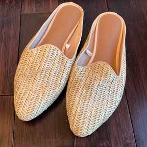 NWOT Universal Thread mules